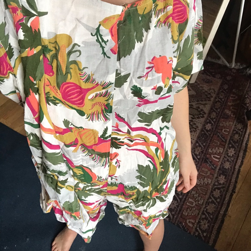 Awesome lightweight romper. Loose fit.